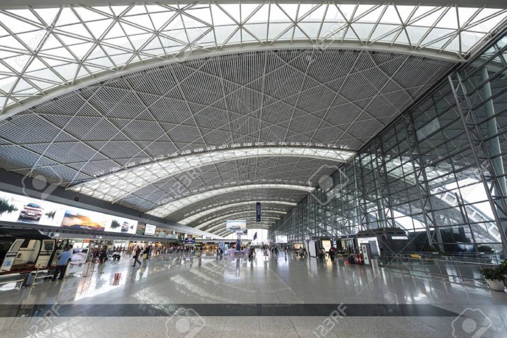 32911858-chengdu-china-june-4-2014-chengdu-shuangliu-international-airport-check-in-lobby-interior-the-airpor